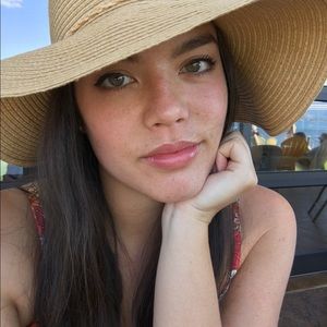 Meet your Posher, Tia